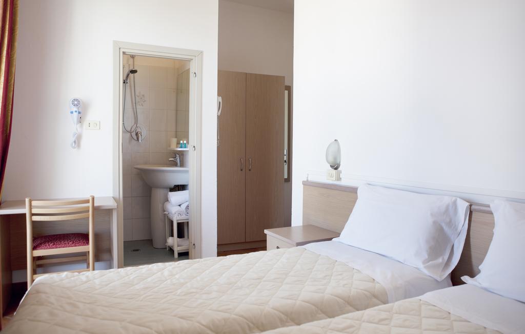Hotel Salsedine " 5 Mt From The Beach ! " Rimini Exterior photo