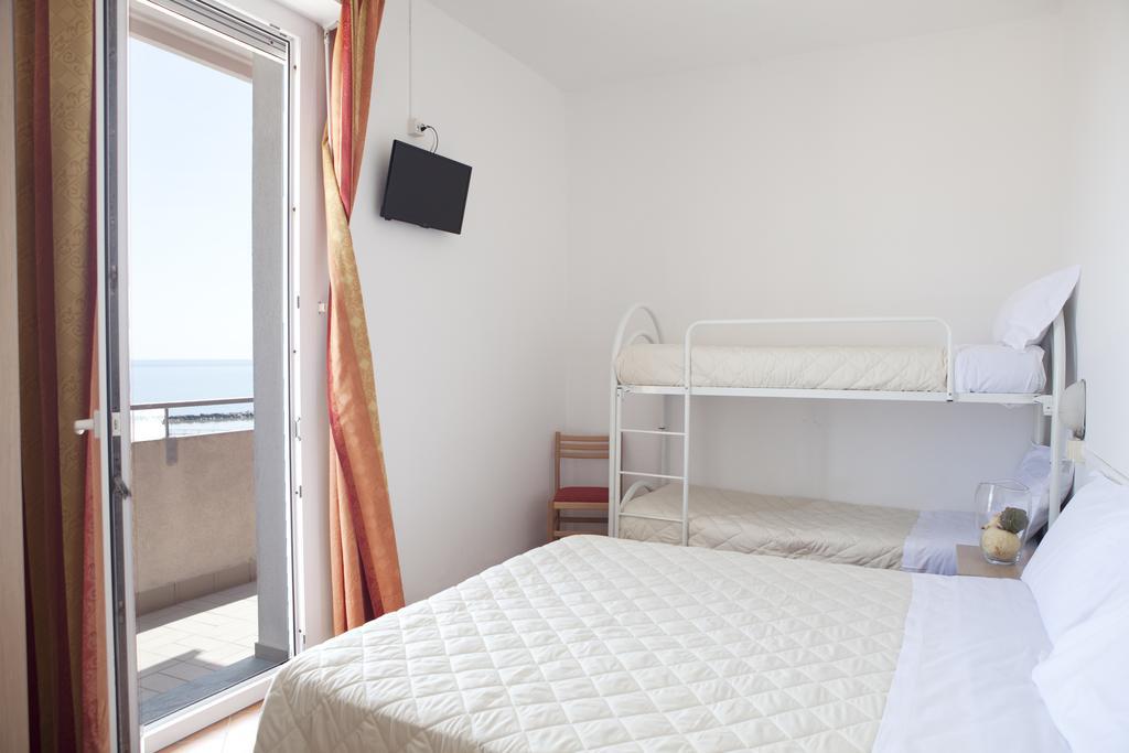 Hotel Salsedine " 5 Mt From The Beach ! " Rimini Exterior photo