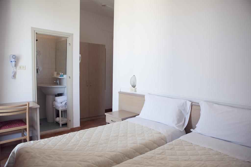 Hotel Salsedine " 5 Mt From The Beach ! " Rimini Exterior photo
